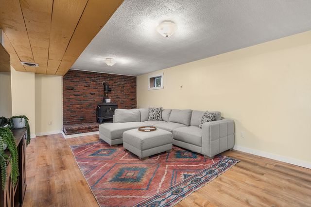 34 Locust St, Burlington, MA 01803