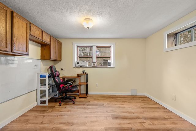 34 Locust St, Burlington, MA 01803