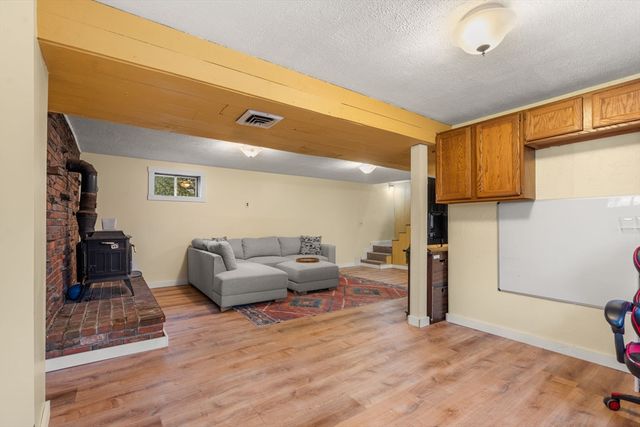 34 Locust St, Burlington, MA 01803