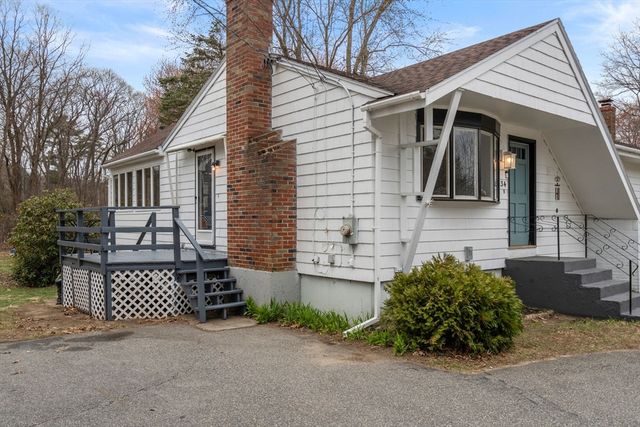 34 Locust St, Burlington, MA 01803