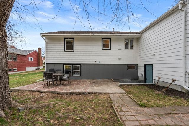 34 Locust St, Burlington, MA 01803