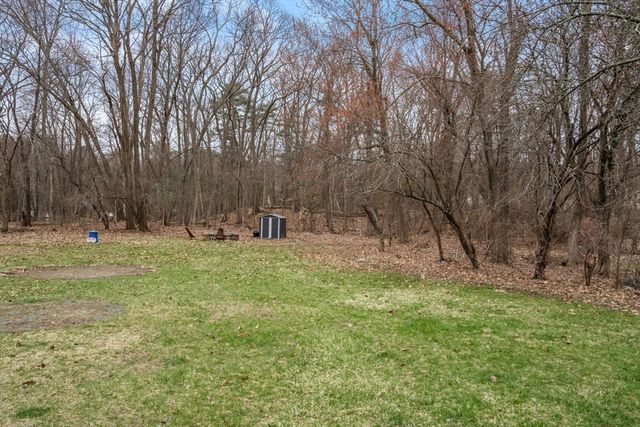 34 Locust St, Burlington, MA 01803