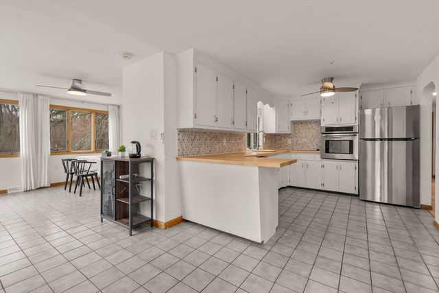 34 Locust St, Burlington, MA 01803