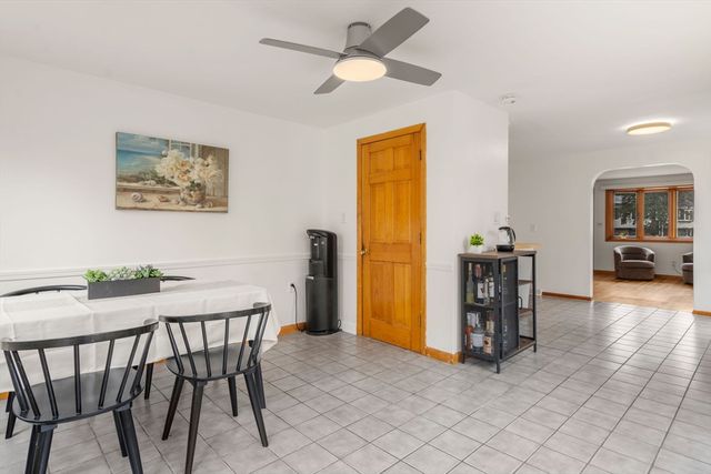 34 Locust St, Burlington, MA 01803