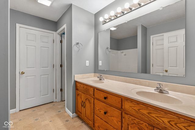 834 S Deer Run, Ellettsville, IN 47429