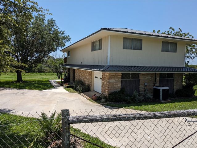 155 Buffalo Road, George West, TX 78022