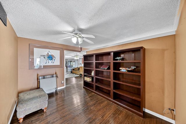 2927 Chisum Ave, Odessa, TX 79762