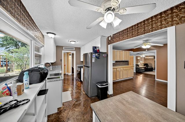 2927 Chisum Ave, Odessa, TX 79762