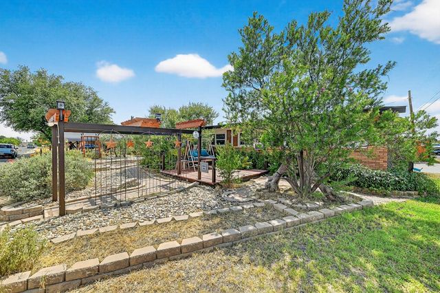 2927 Chisum Ave, Odessa, TX 79762