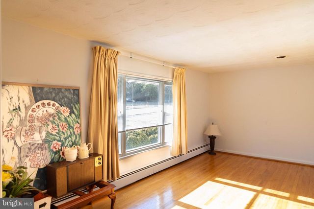 9434 DUBARRY AVE, Lanham, MD 20706