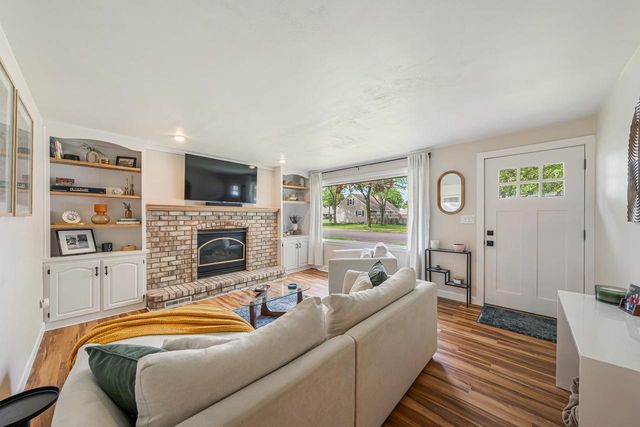 523 MARGARET STREET, Combined Locks, WI 54113