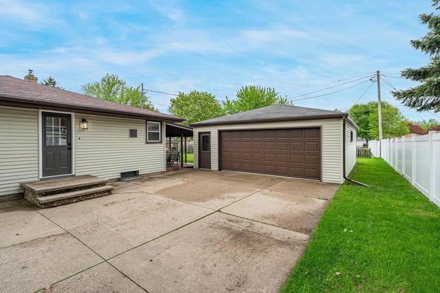 523 MARGARET STREET, Combined Locks, WI 54113