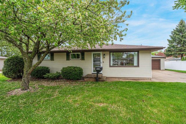 523 MARGARET STREET, Combined Locks, WI 54113