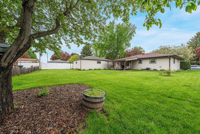 523 MARGARET STREET, Combined Locks, WI 54113