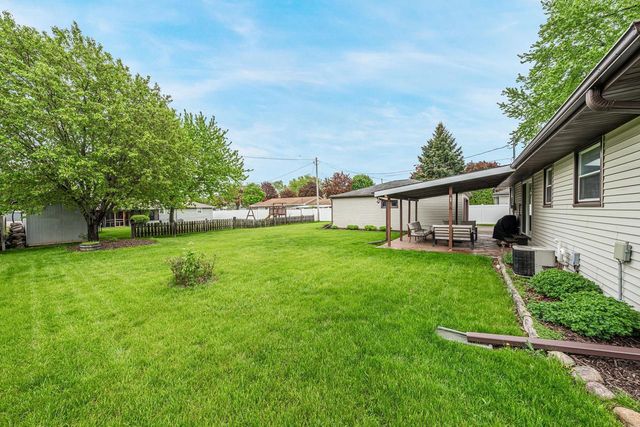 523 MARGARET STREET, Combined Locks, WI 54113