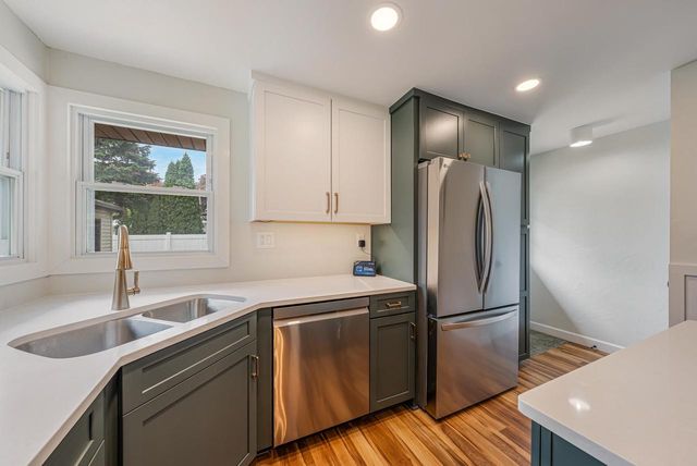 523 MARGARET STREET, Combined Locks, WI 54113