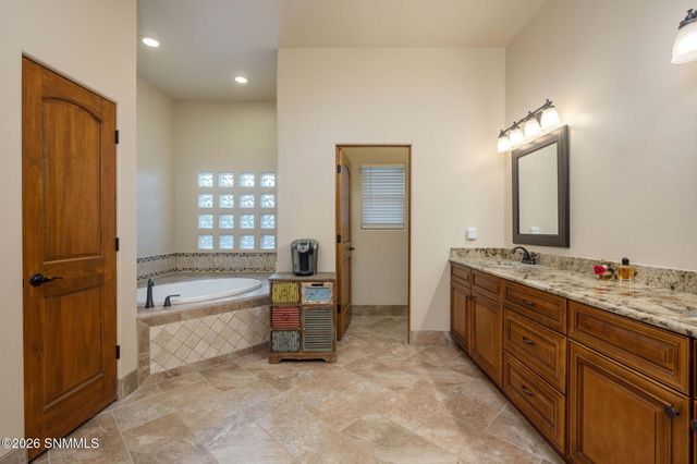 6006 Lazo Del Sur, Las Cruces, NM 88011