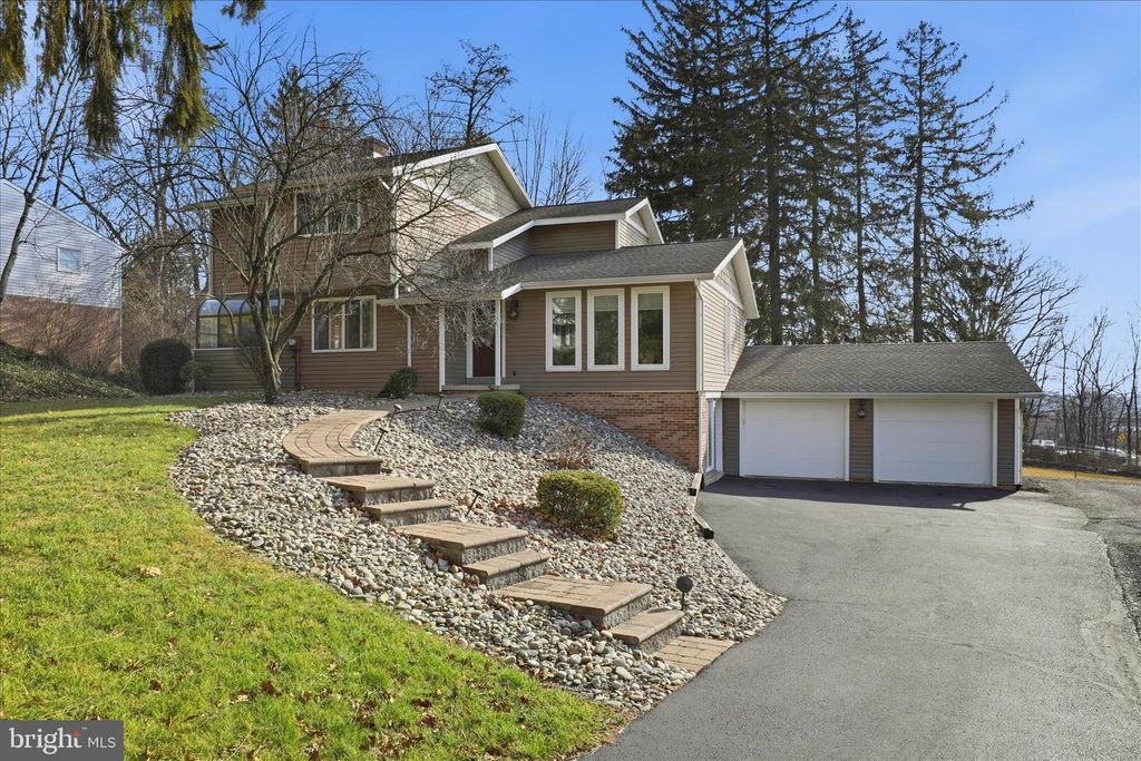 1016 WOODRIDGE BLVD, Lancaster, PA 17601