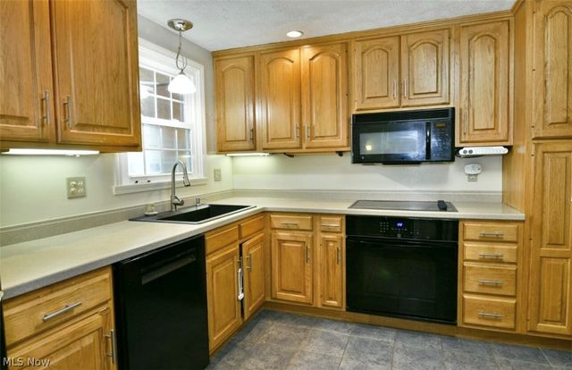 8559 Bayberry Drive NE, Warren, OH 44484