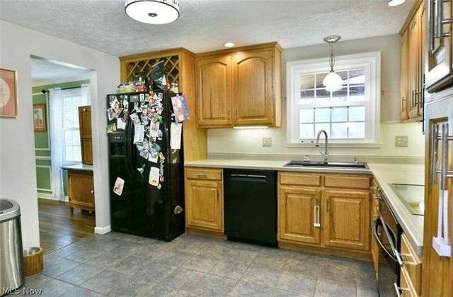 8559 Bayberry Drive NE, Warren, OH 44484