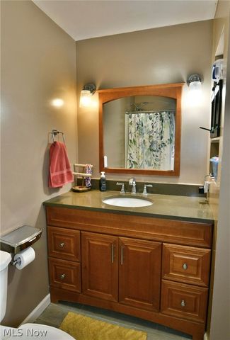 8559 Bayberry Drive NE, Warren, OH 44484