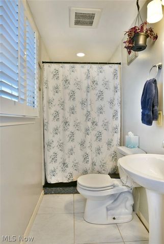 8559 Bayberry Drive NE, Warren, OH 44484