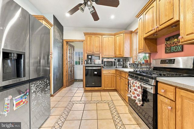 568 HERMITAGE ST, Philadelphia, PA 19128