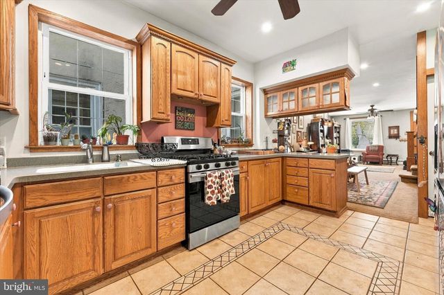 568 HERMITAGE ST, Philadelphia, PA 19128