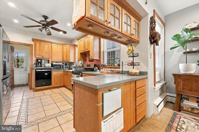 568 HERMITAGE ST, Philadelphia, PA 19128