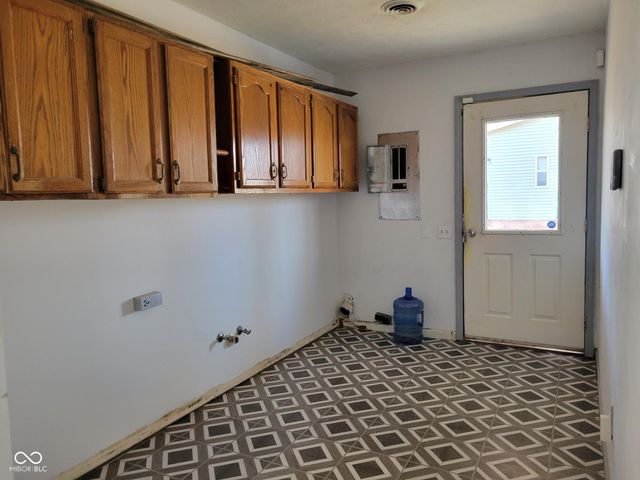 153 White Oak Way, North Vernon, IN 47265