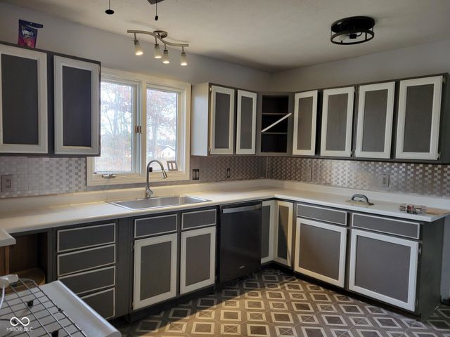 153 White Oak Way, North Vernon, IN 47265