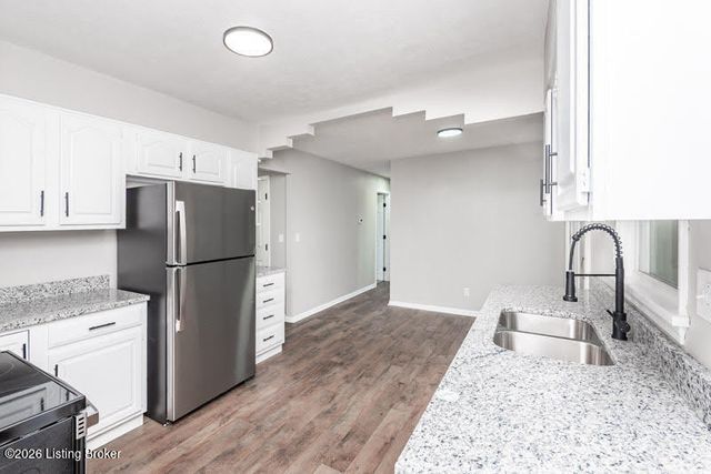 124 Harpers Ferry Rd, Louisville, KY 40214
