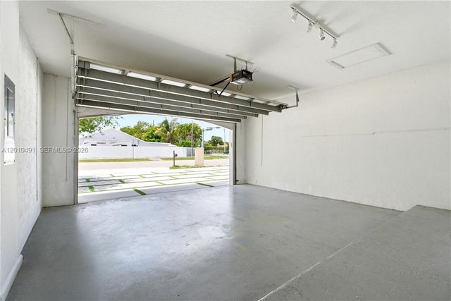 15203 SW 142nd Ave, Miami, FL 33177