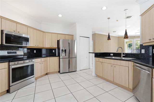 15203 SW 142nd Ave, Miami, FL 33177