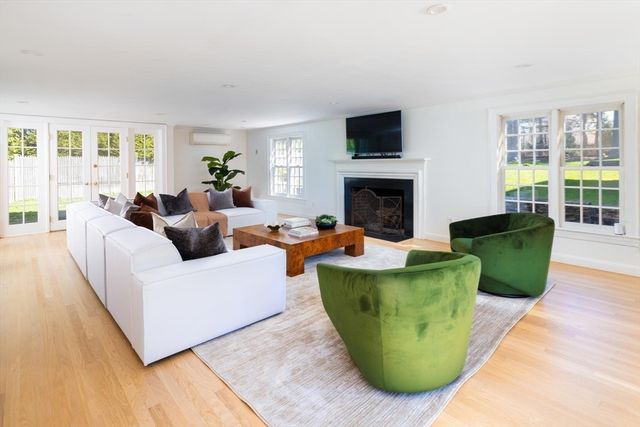 191 Newton St, Brookline, MA 02445