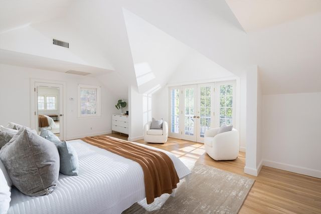 191 Newton St, Brookline, MA 02445