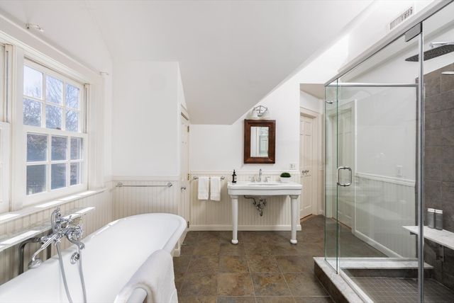 191 Newton St, Brookline, MA 02445