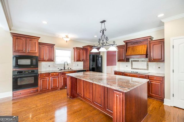 202 Avondale Circle, Warner Robins, GA 31088