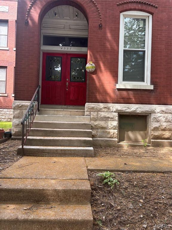 4557 Arco Avenue, St Louis, MO 63110
