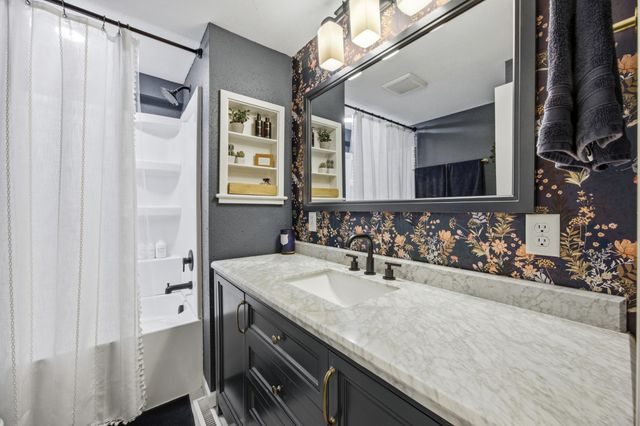 1718 6th Avenue S, Fargo, ND 58103