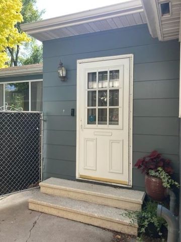 1718 6th Avenue S, Fargo, ND 58103