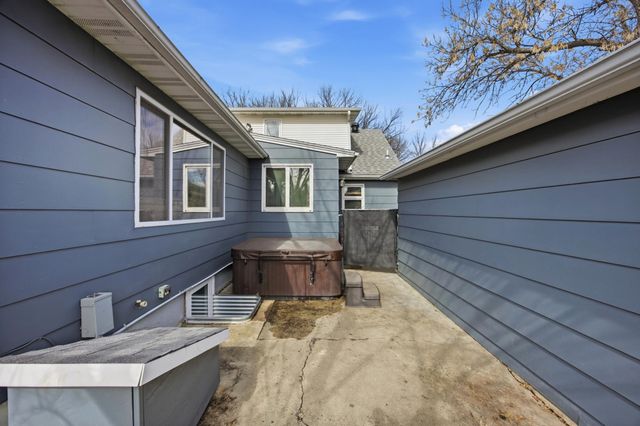 1718 6th Avenue S, Fargo, ND 58103