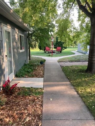 1718 6th Avenue S, Fargo, ND 58103