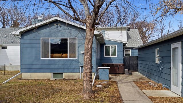 1718 6th Avenue S, Fargo, ND 58103
