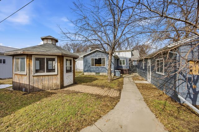 1718 6th Avenue S, Fargo, ND 58103