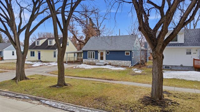 1718 6th Avenue S, Fargo, ND 58103
