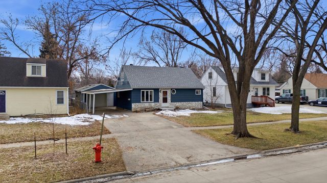 1718 6th Avenue S, Fargo, ND 58103