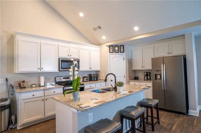 72 South Main Street, Maysville, GA 30558