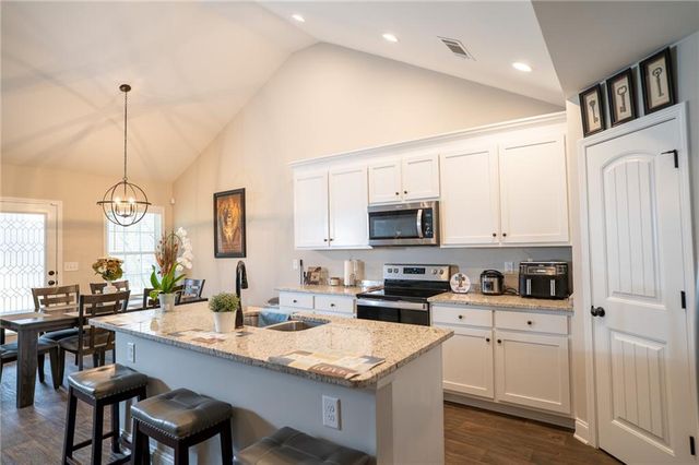 72 South Main Street, Maysville, GA 30558