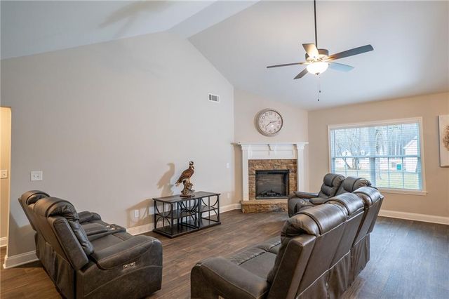 72 South Main Street, Maysville, GA 30558